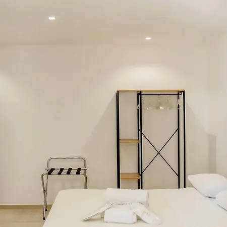 Couette-café Miro 4*