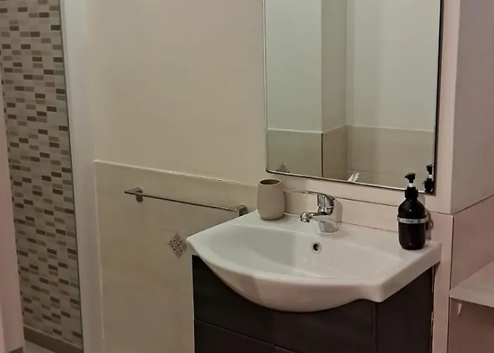 Miro לינה וארוחת בוקר 4*