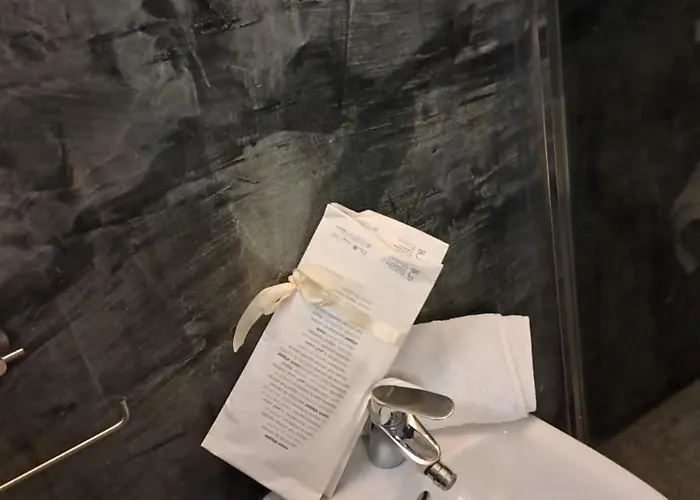 Miro לינה וארוחת בוקר 4*